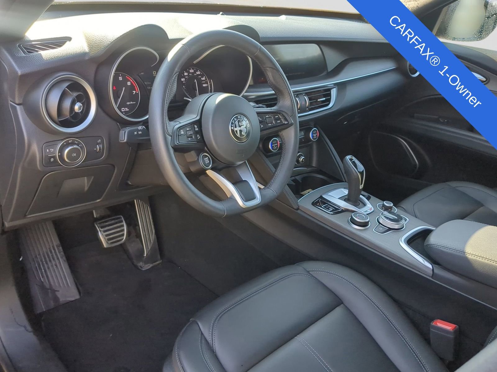 Used 2023 Alfa Romeo Stelvio Ti image 2