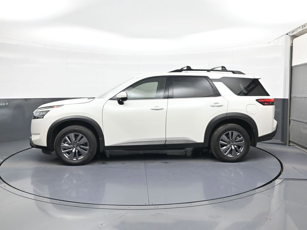 Used 2024 Nissan Pathfinder SV w/ Cargo Package FWD image 4