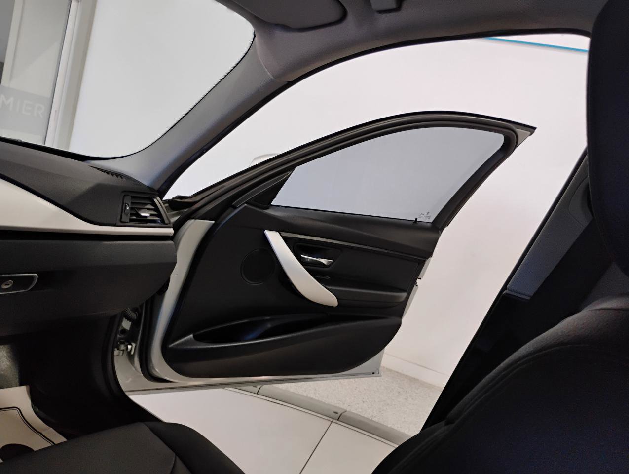 Used 2017 BMW 320i Sedan image 32