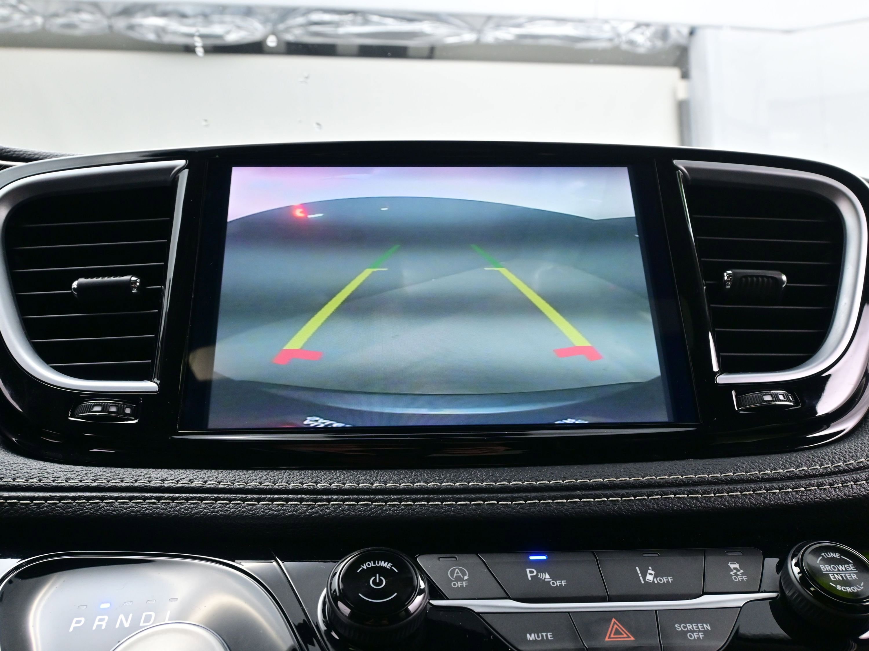 Used 2024 Chrysler Pacifica Limited image 18