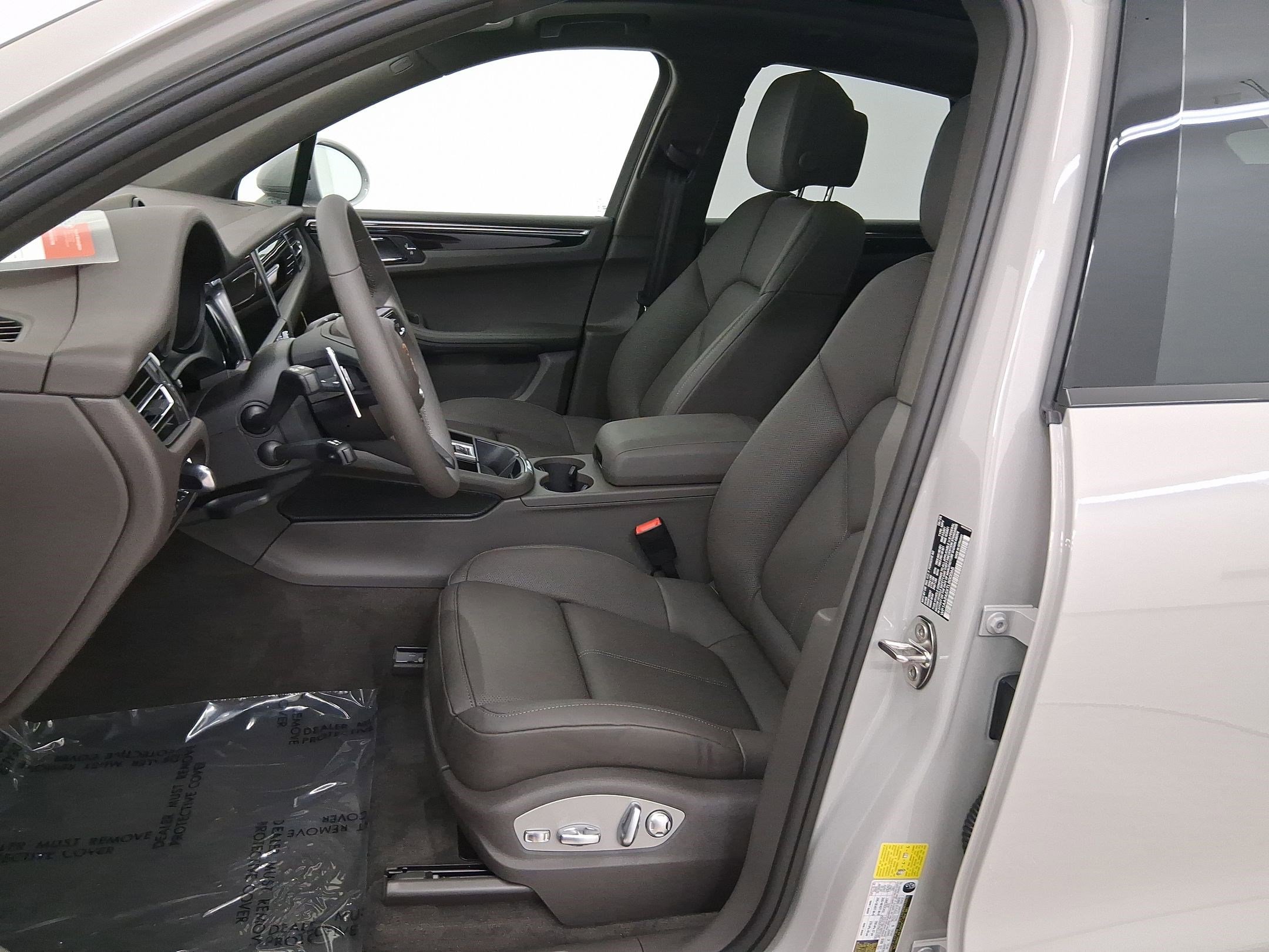 Used 2026 Porsche Macan image 5