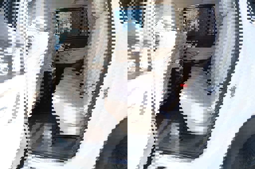 Used 2020 Mercedes-Benz GLS 450 4MATIC image 22