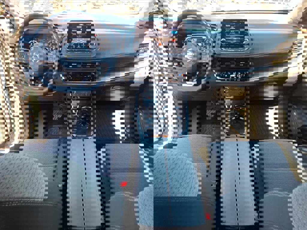 Used 2023 Nissan Rogue SV image 7