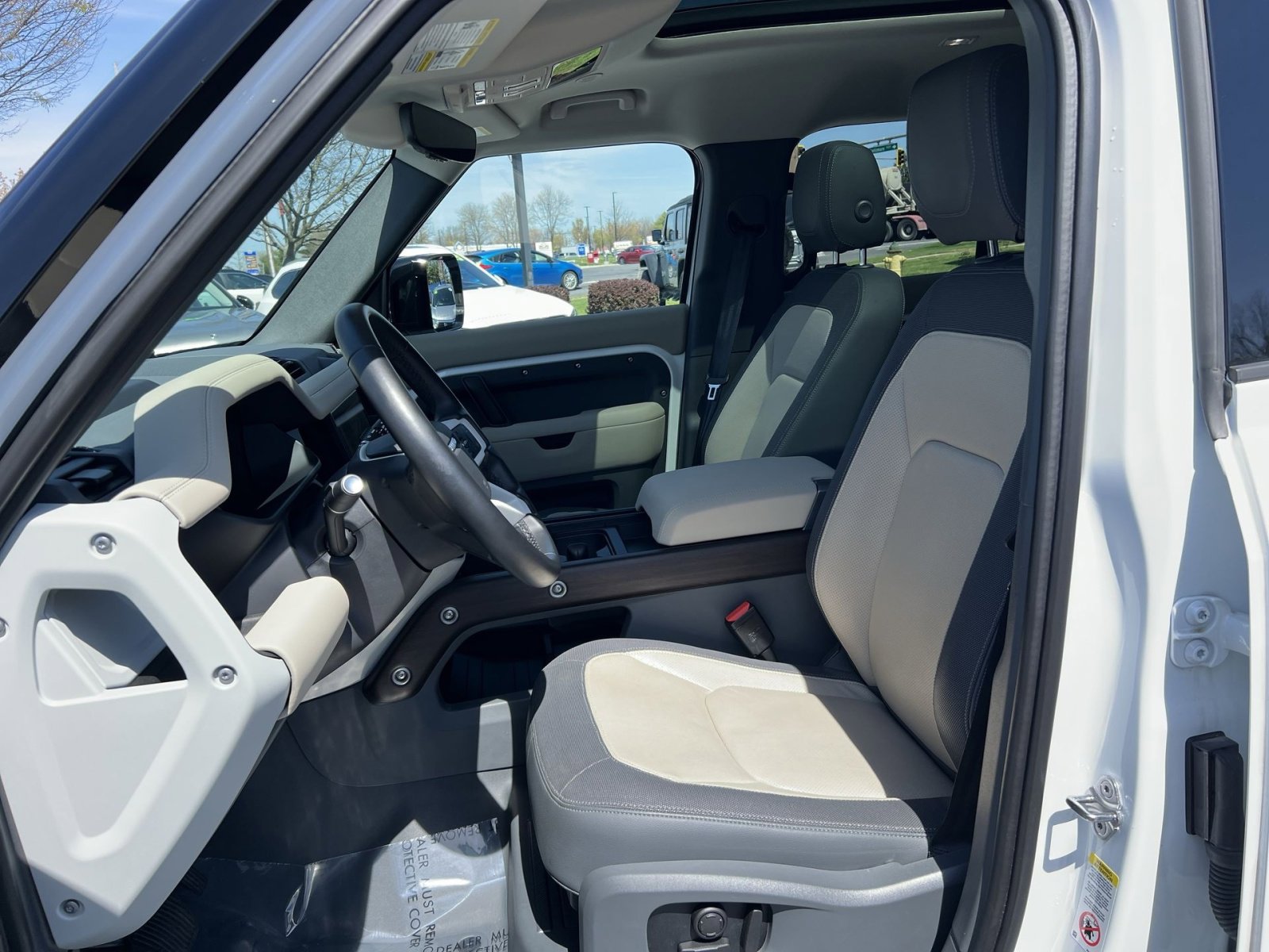 Used 2024 Land Rover Defender 110 X-Dynamic SE image 21