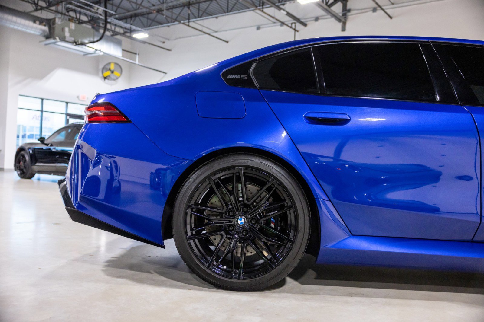 Used 2025 BMW M5 w/ Executive Package image 24