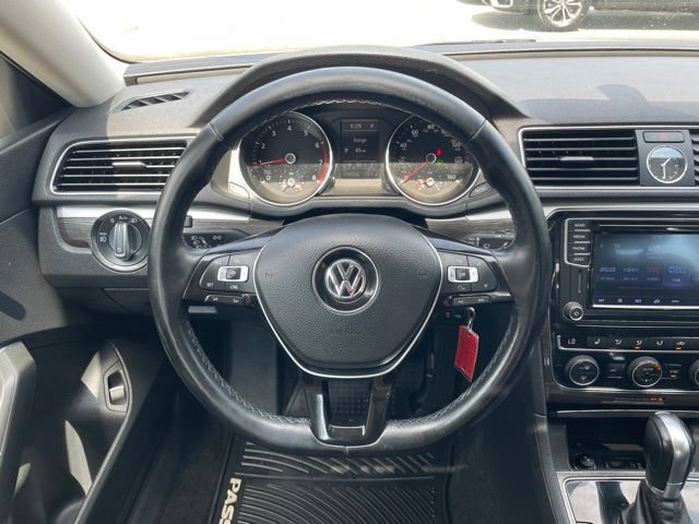 Used 2016 Volkswagen Passat 1.8T SE w/ Lighting Package (P06) FWD image 18