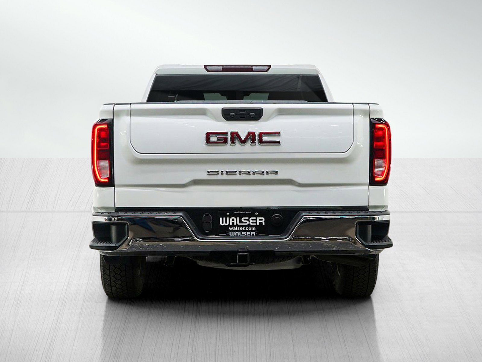 Used 2023 GMC Sierra 1500 SLE w/ Enhanced Capability Package AWD/4WD image 4