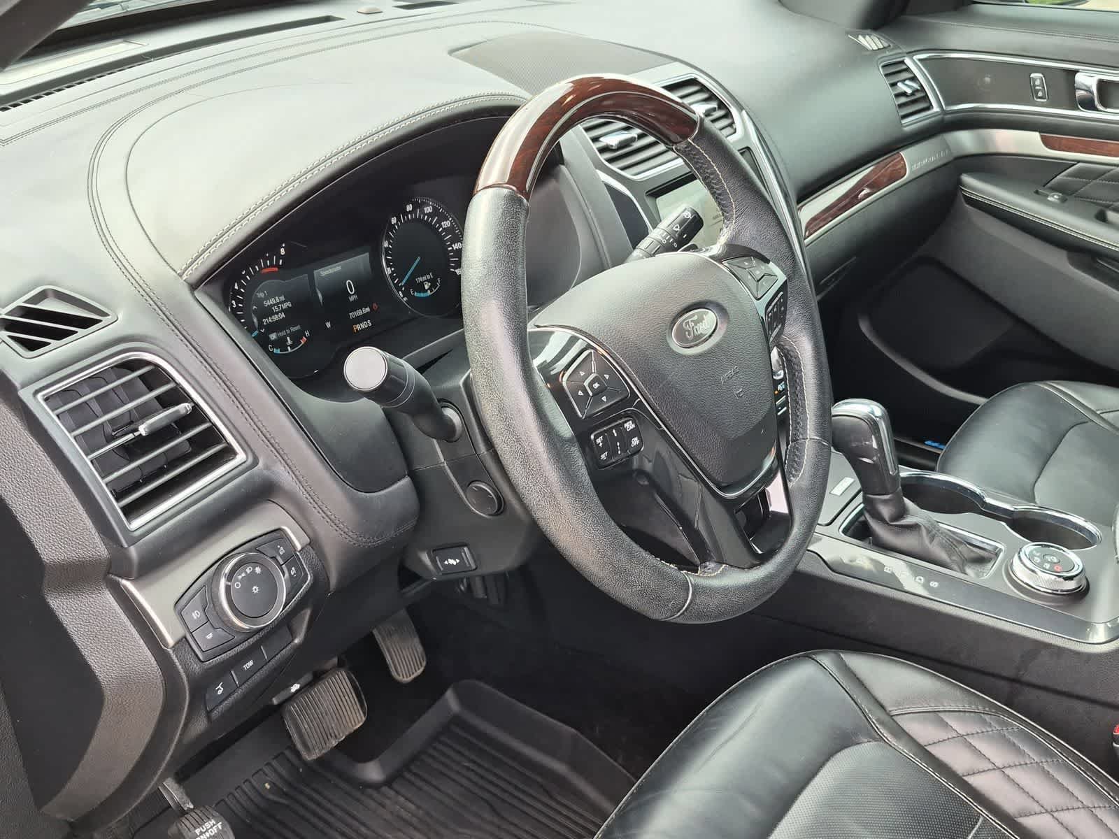 Used 2018 Ford Explorer Platinum AWD/4WD image 10