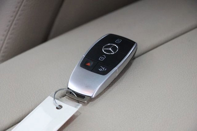 Used 2020 Mercedes-Benz GLC 300 4MATIC image 38