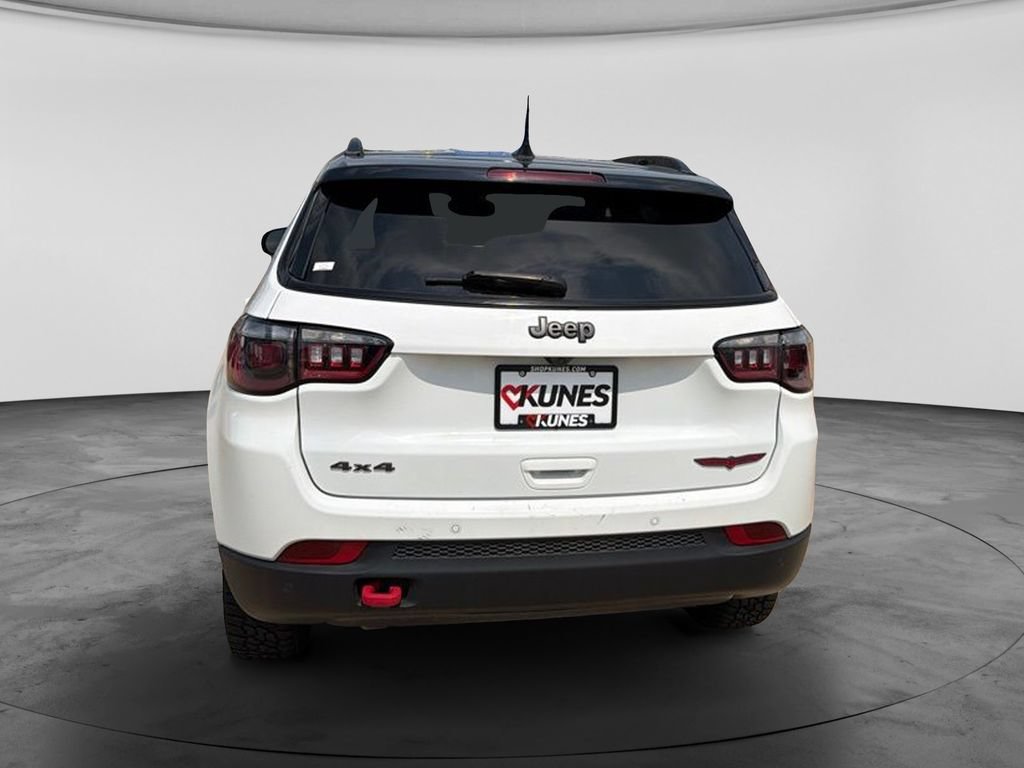 Used 2025 Jeep Compass Trailhawk AWD/4WD image 9