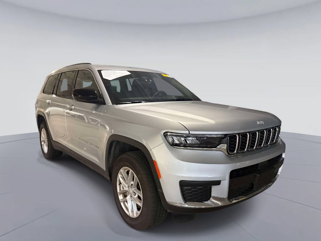 Used 2025 Jeep Grand Cherokee L Laredo w/ Luxury Tech Group I AWD/4WD image 3