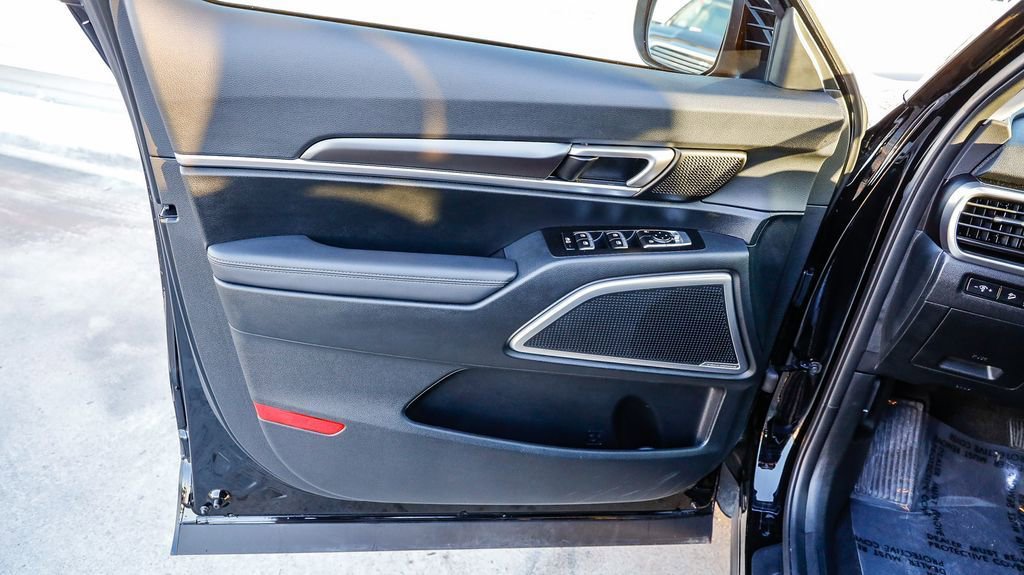 Used 2025 Kia Telluride LX image 25