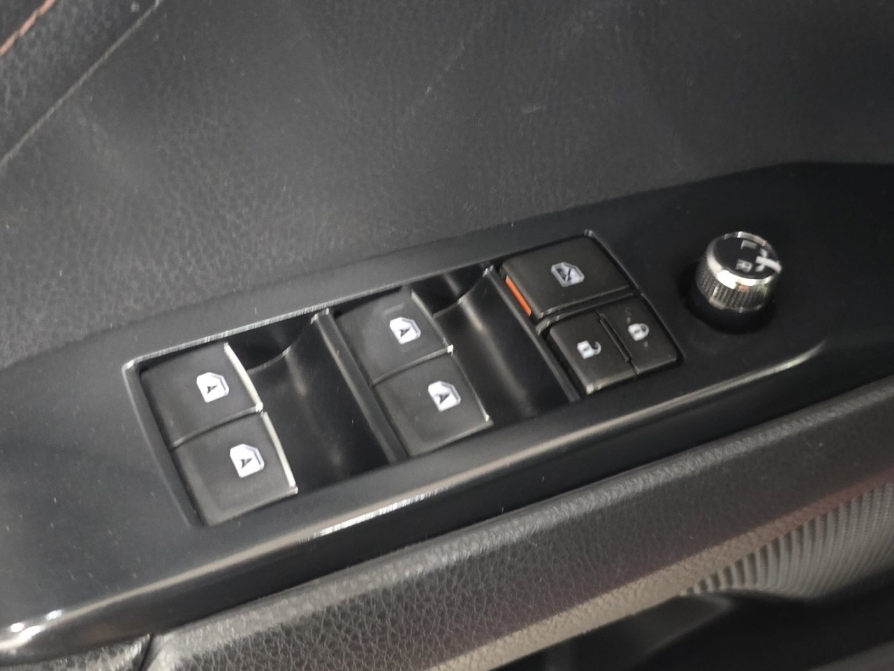 Used 2018 Toyota Camry XLE image 25