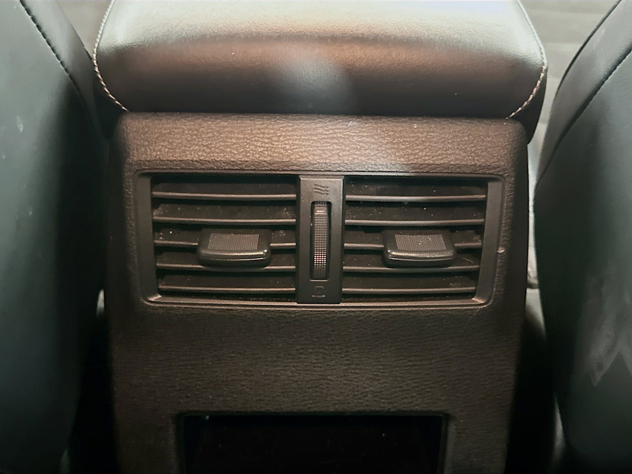 Used 2024 Mitsubishi Outlander SE image 27