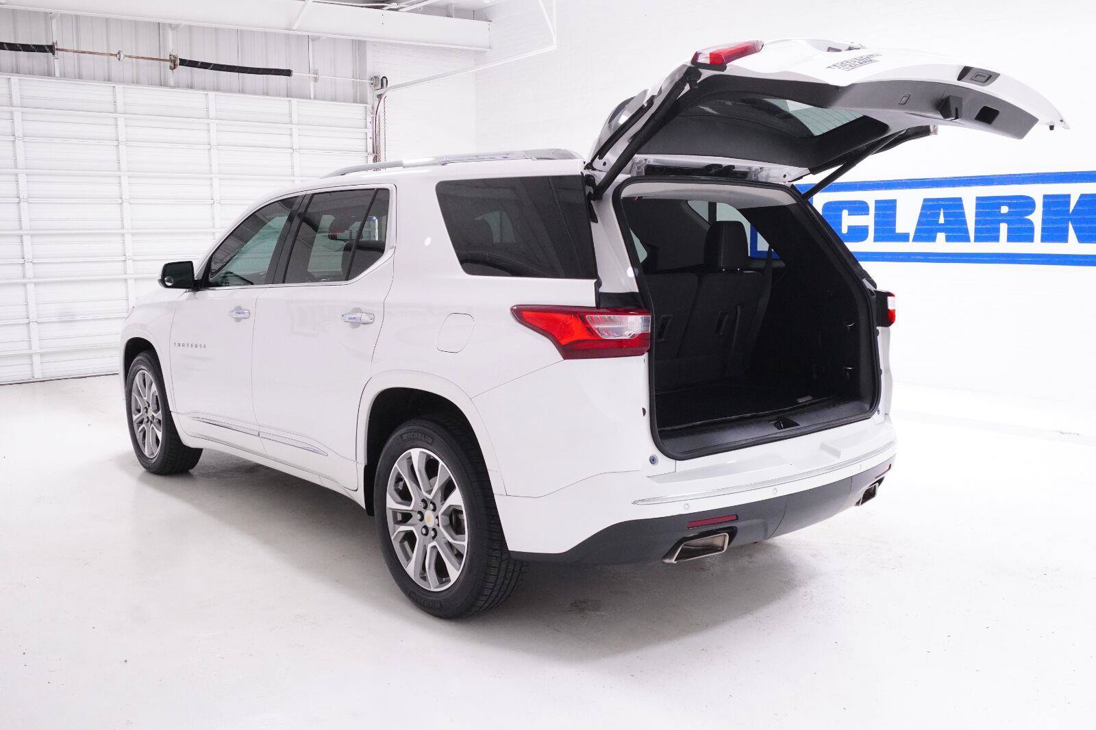 Used 2018 Chevrolet Traverse Premier w/ Driver Confidence II Package FWD image 38