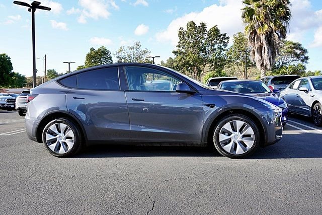 Used 2023 Tesla Model Y Long Range image 7