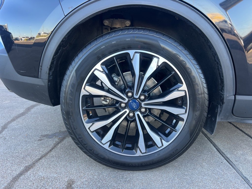 Used 2022 Ford Escape SE w/ SE Sport Appearance Package image 9