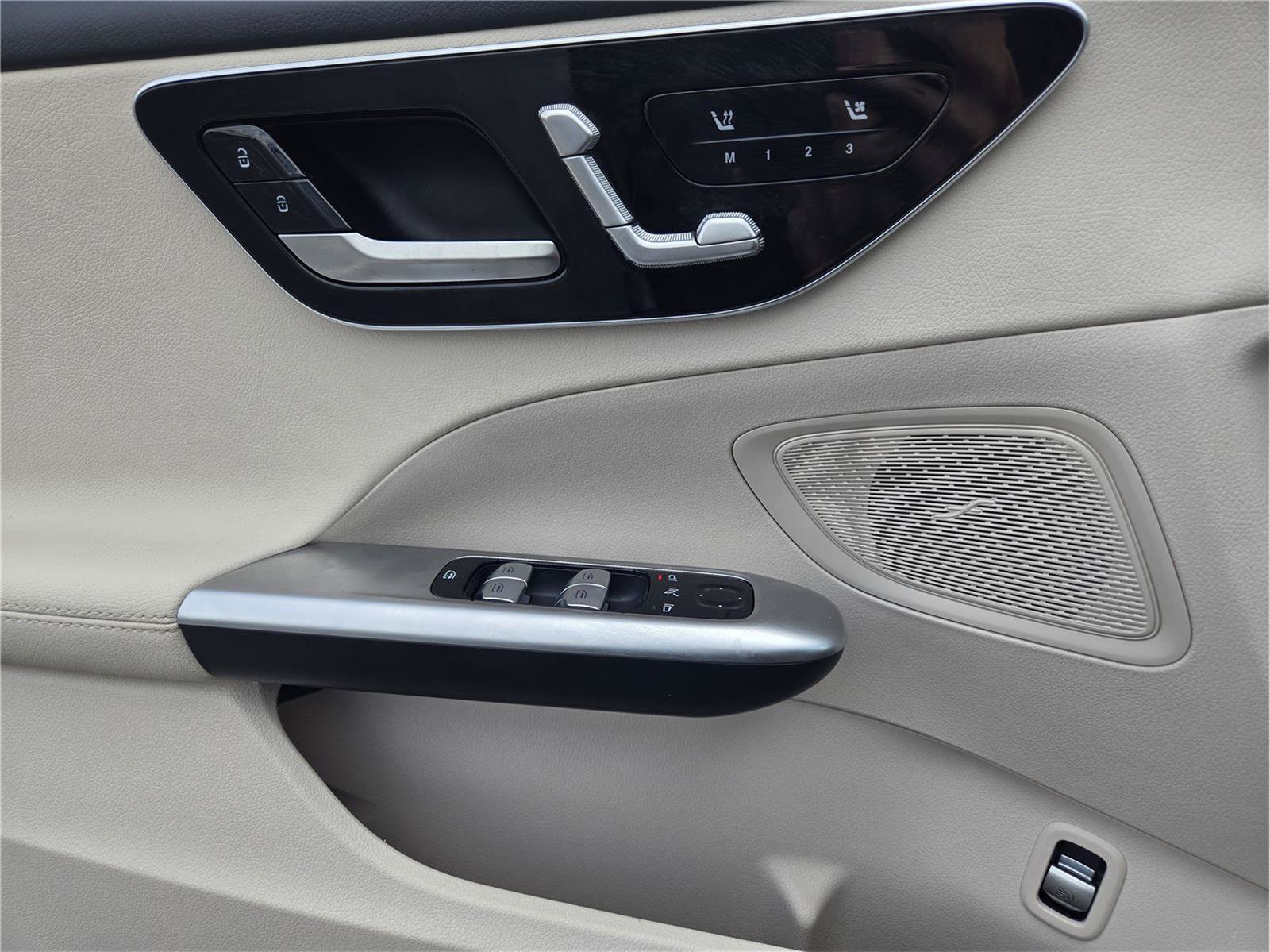 Used 2025 Mercedes-Benz C 300 Sedan image 21