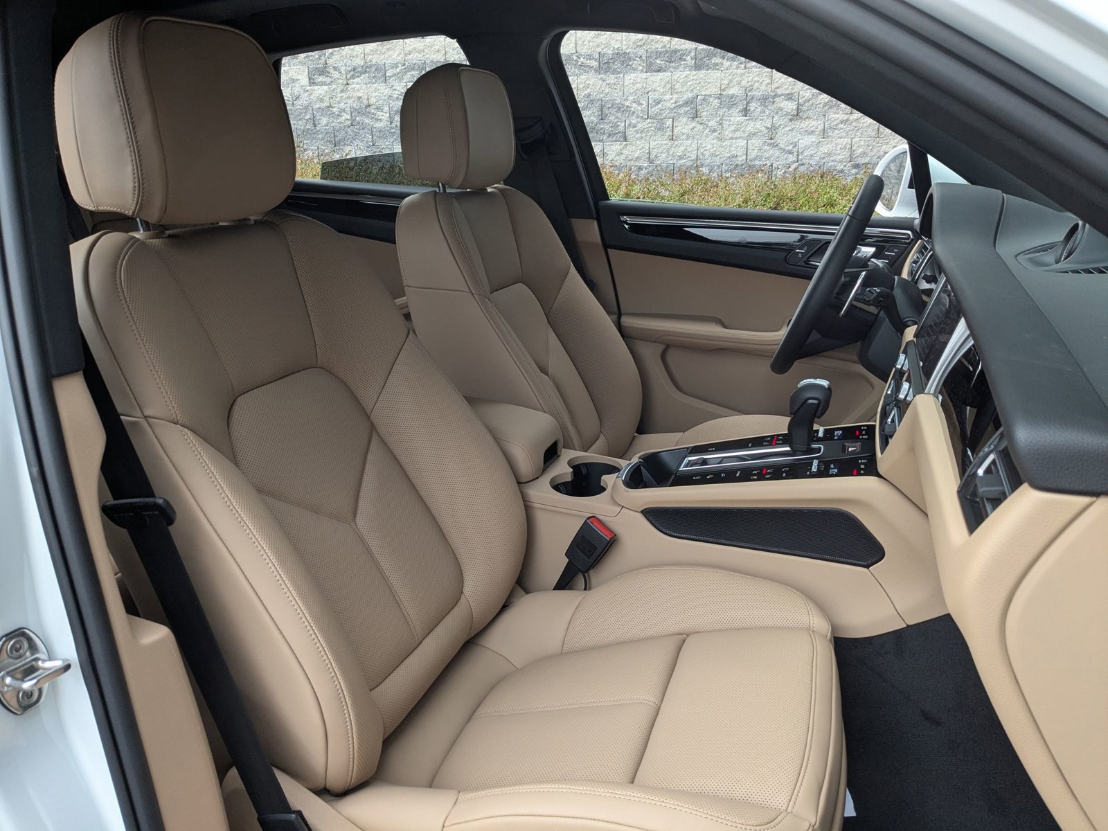Certified 2026 Porsche Macan AWD/4WD image 25