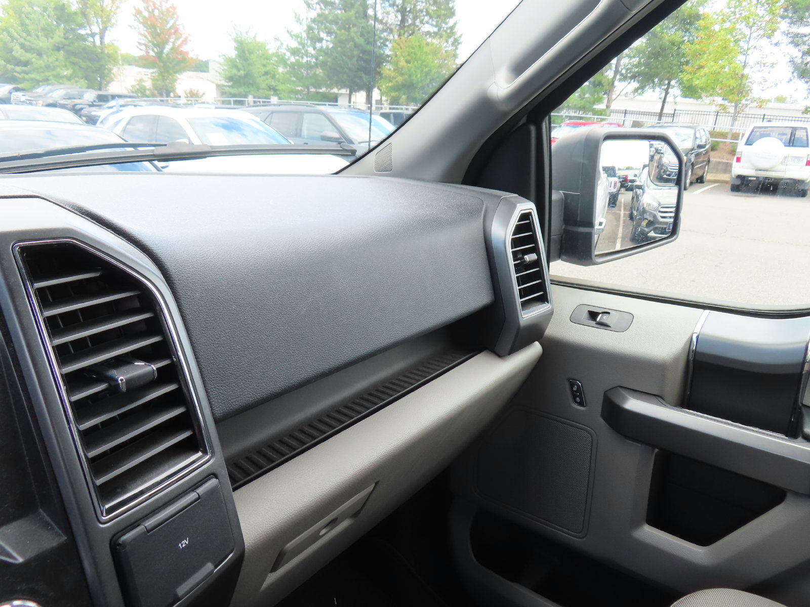 Used 2020 Ford F150 XLT w/ Equipment Group 302A Luxury AWD/4WD image 24