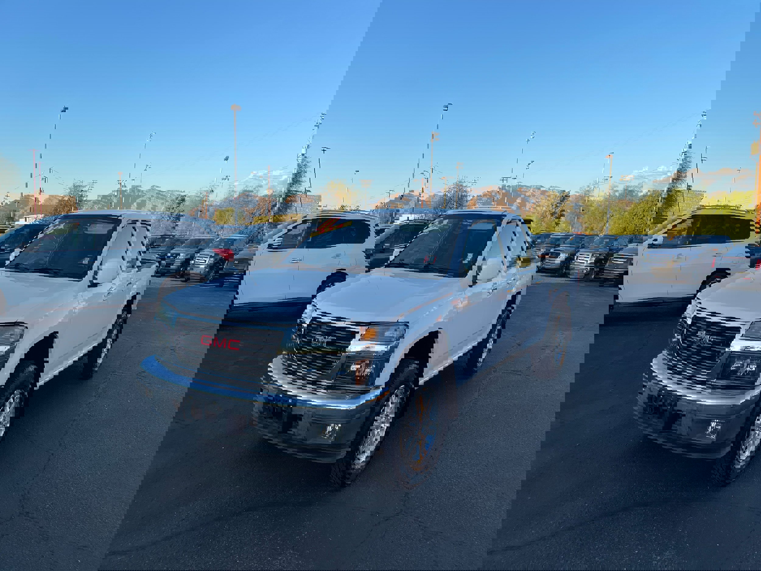 Used 2011 GMC Canyon SLE image 1