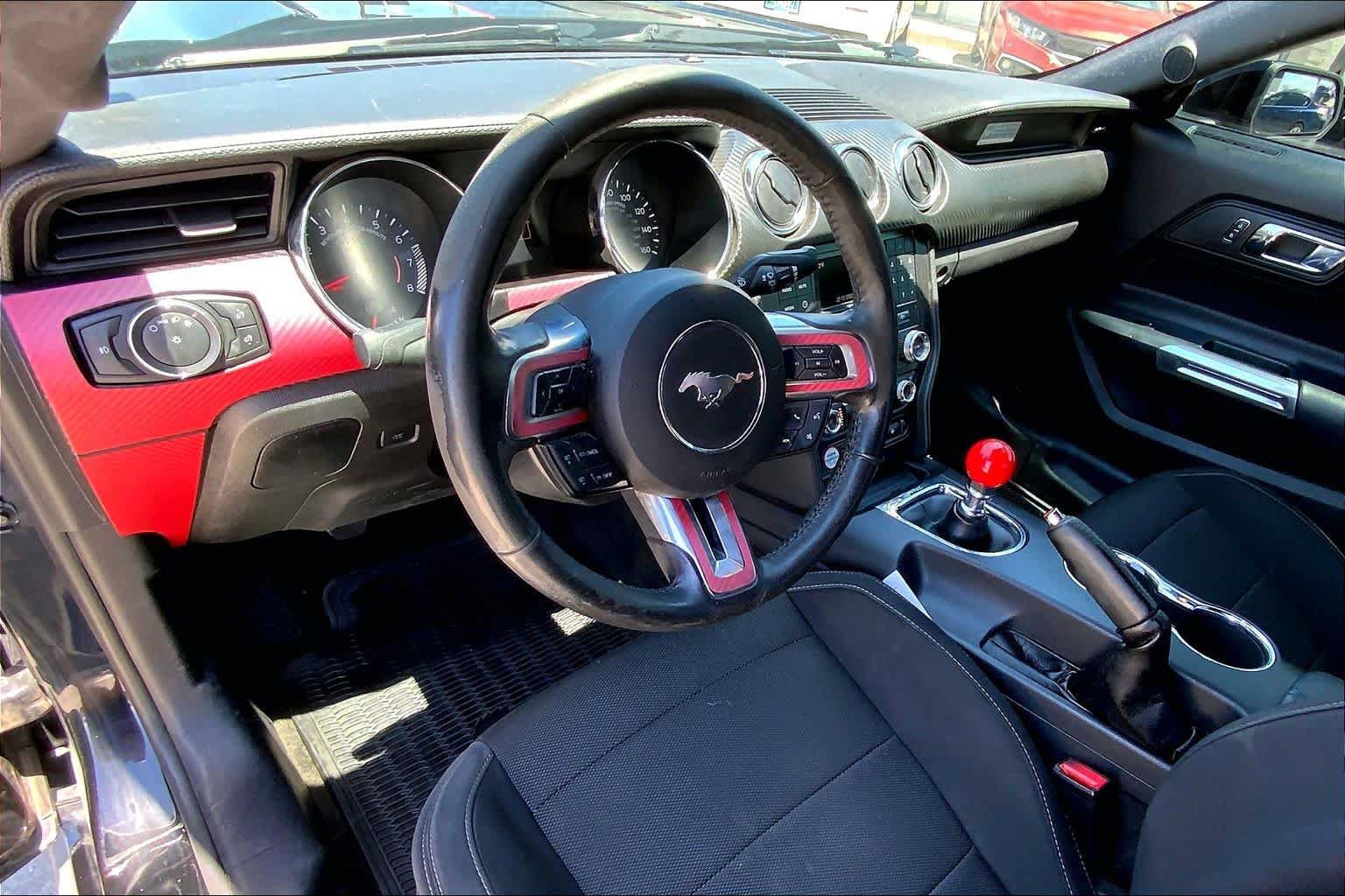 Used 2017 Ford Mustang Coupe RWD image 6
