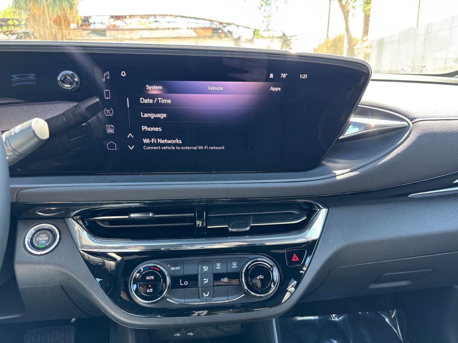 Used 2025 Buick Envista Sport Touring image 17