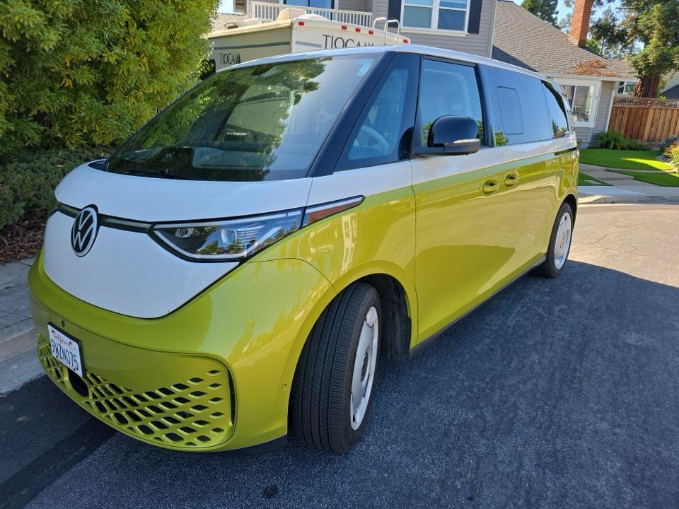 Certified 2025 Volkswagen ID. Buzz 1st Edition AWD/4WD image 1