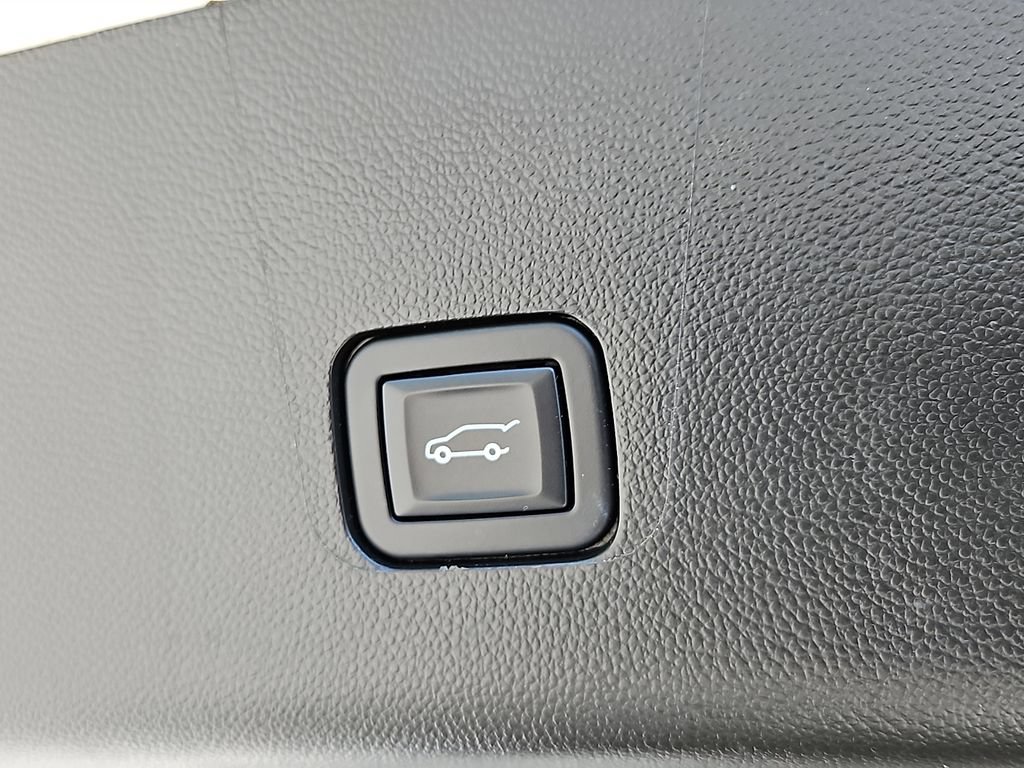 Certified 2023 Chevrolet Traverse LT FWD image 29