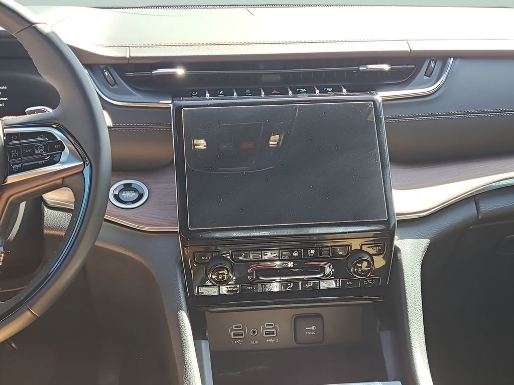 Used 2025 Jeep Grand Cherokee Summit image 24