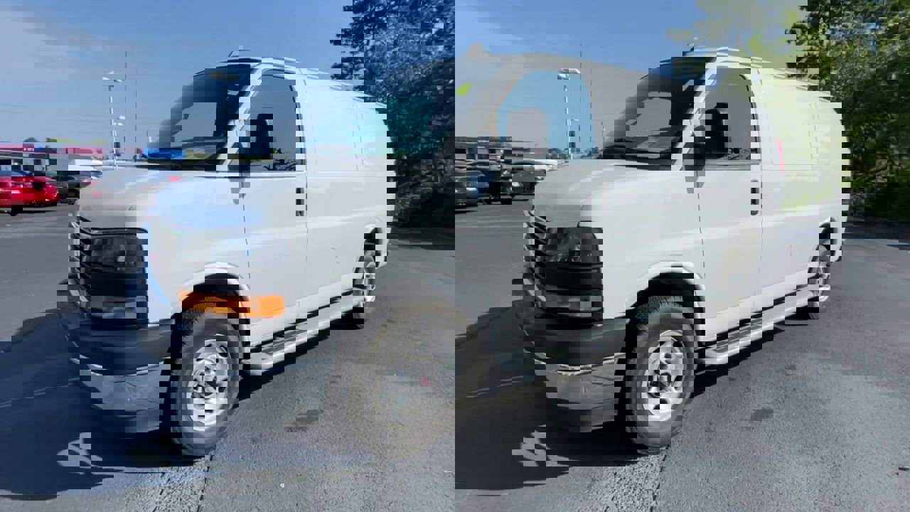 Used 2024 GMC Savana 2500 w/ Driver Convenience Package image 4