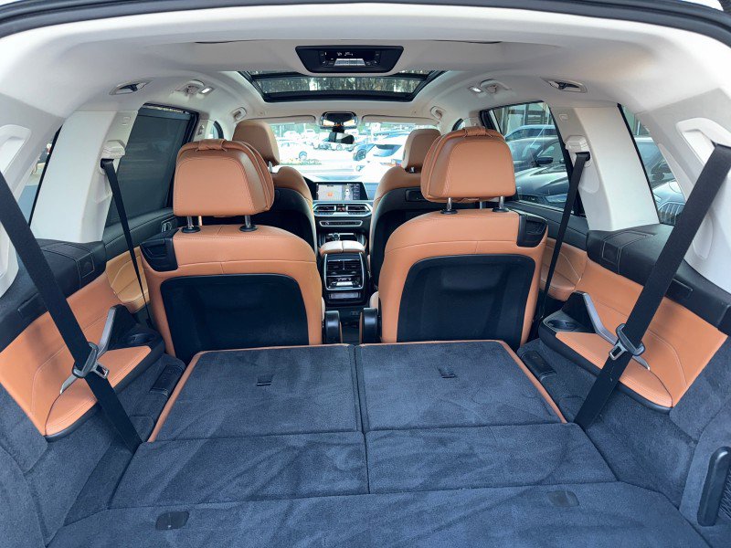 Used 2021 BMW X7 xDrive40i w/ Premium Package image 14