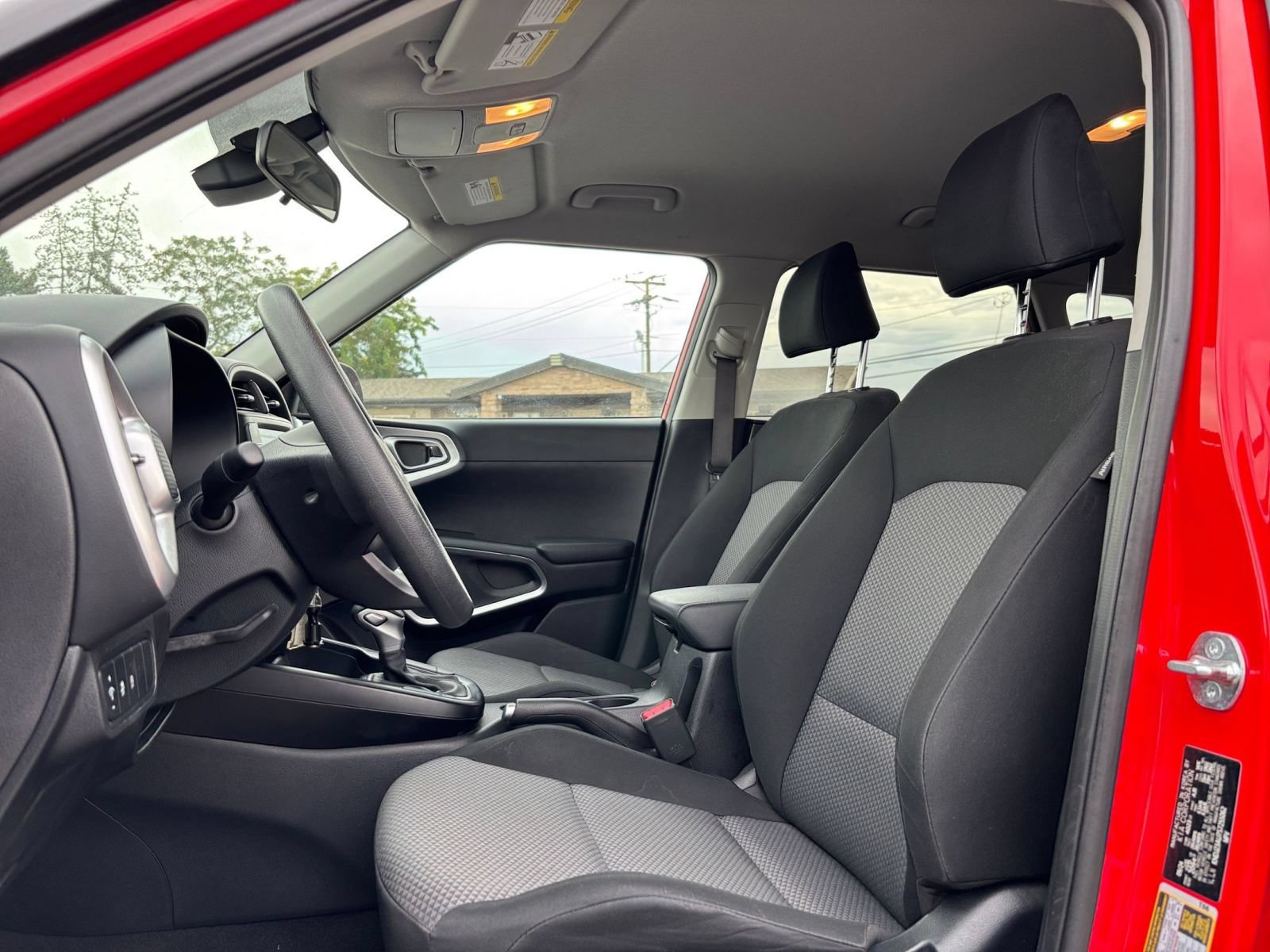 Used 2025 Kia Soul LX w/ LX Technology Package FWD image 24