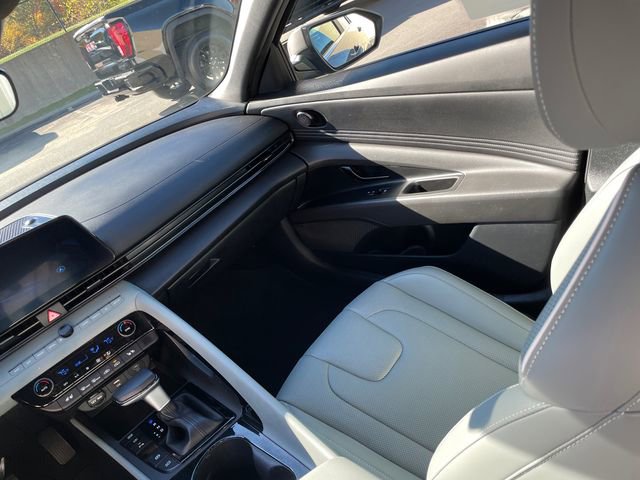 Used 2024 Hyundai Elantra Limited image 21