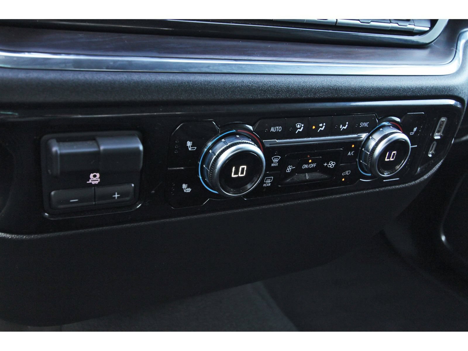 Used 2025 GMC Sierra 1500 SLT RWD image 26