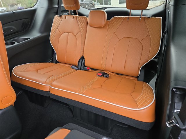 New 2026 Chrysler Pacifica Pinnacle image 18