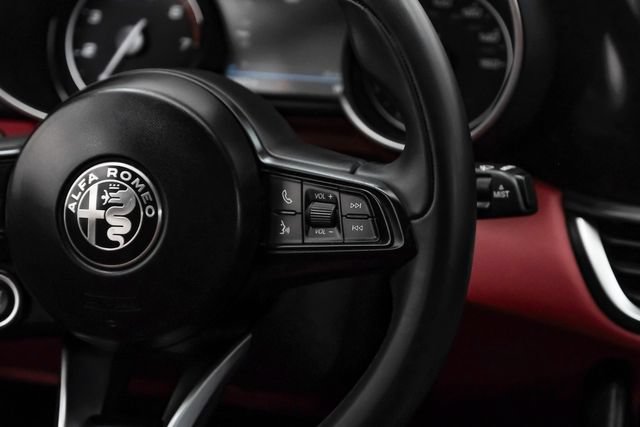 Used 2020 Alfa Romeo Giulia w/ Nero Edizione RWD image 19