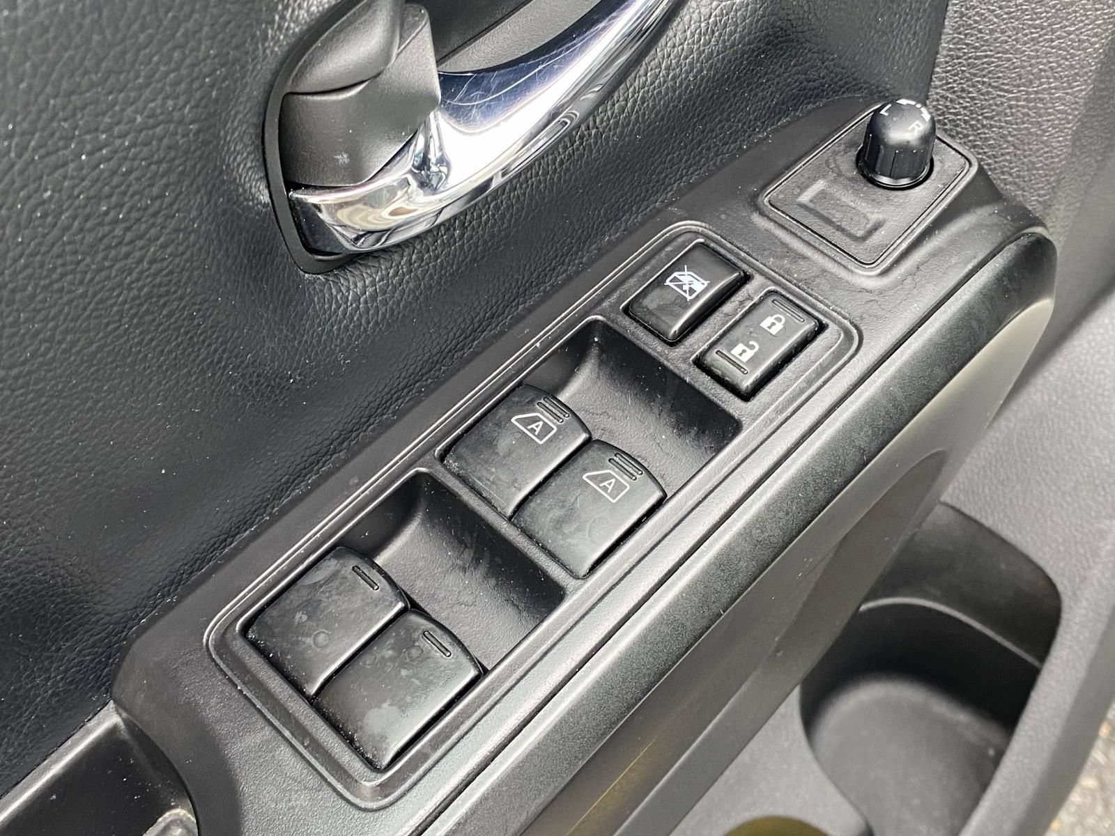 Used 2021 Nissan Titan PRO-4X w/ Pro-4x Convenience Package AWD/4WD image 18