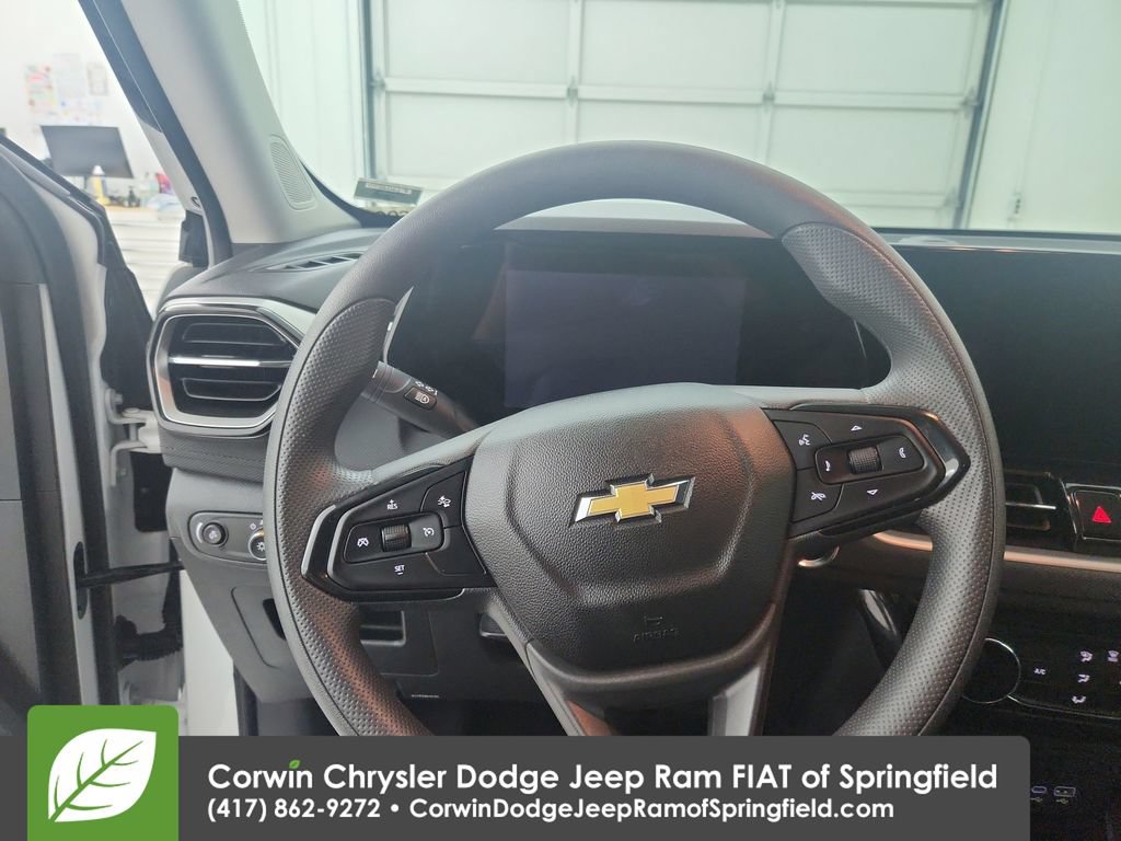 Used 2025 Chevrolet TrailBlazer LT AWD/4WD image 21