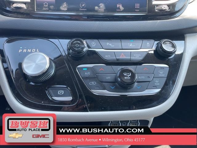 Used 2023 Chrysler Pacifica Touring-L FWD image 14