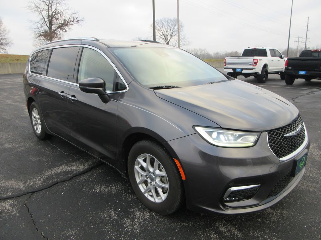 Used 2021 Chrysler Pacifica Touring-L image 7