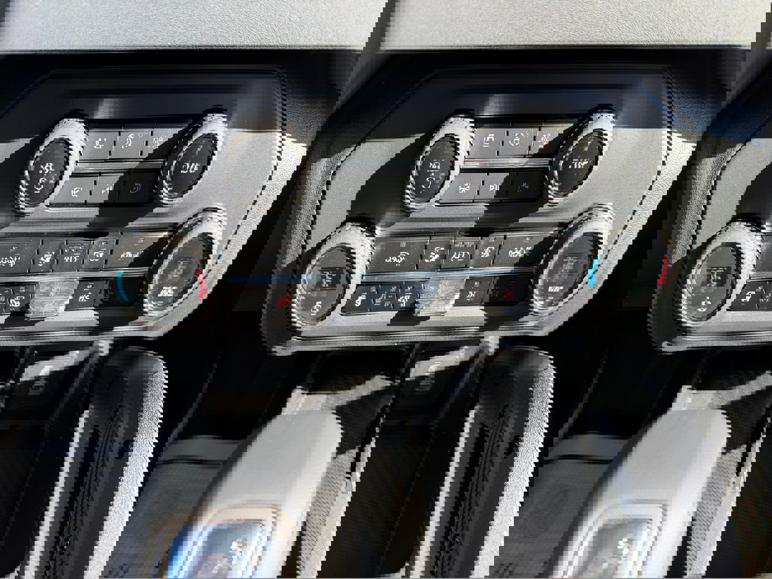 New 2025 Ford Bronco Badlands image 16