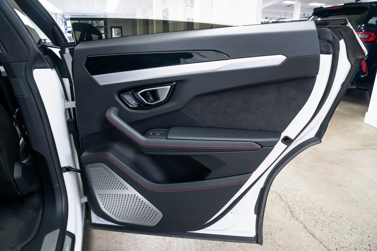 Used 2020 Lamborghini Urus image 23