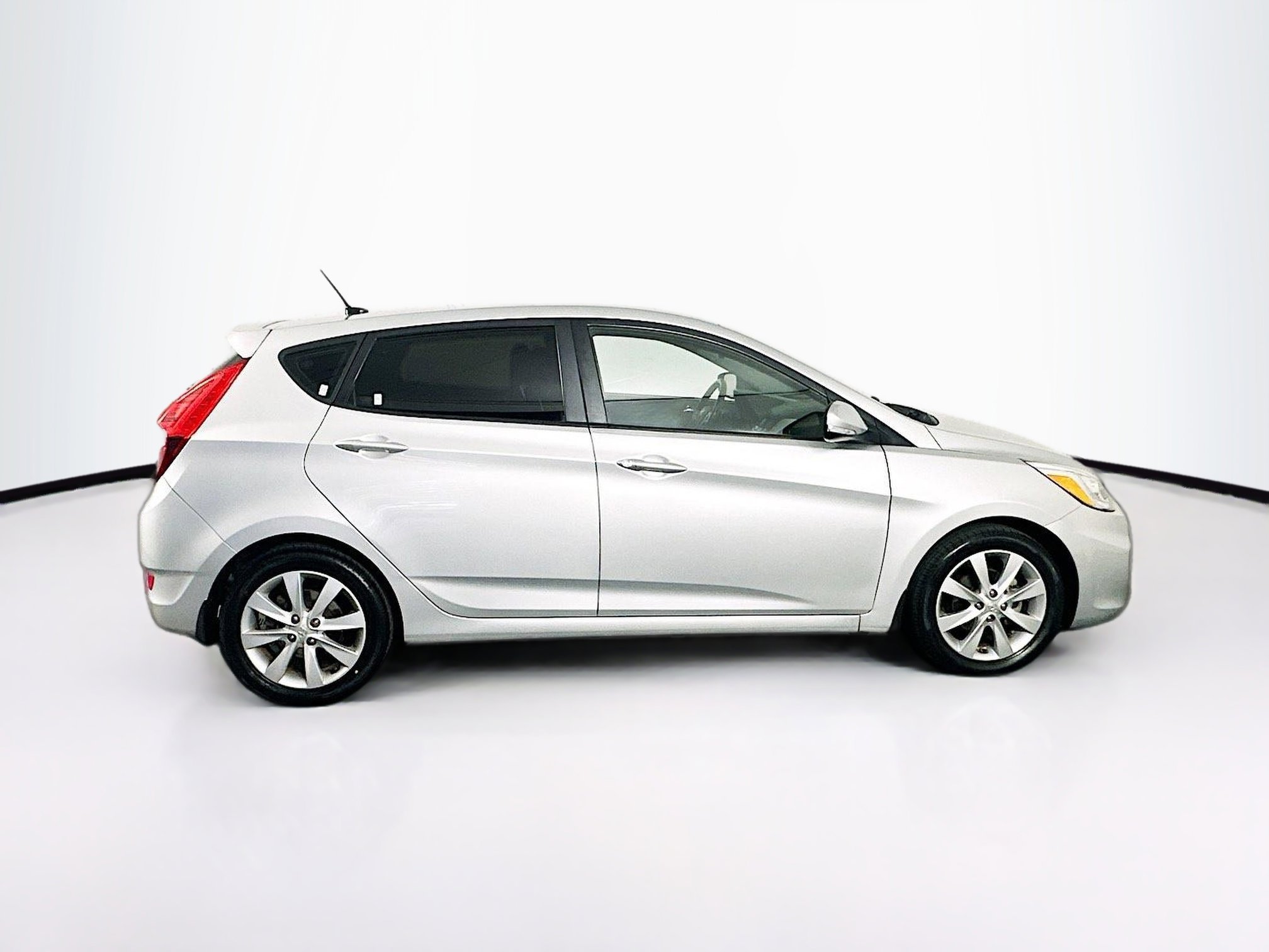 Used 2014 Hyundai Accent SE FWD image 10