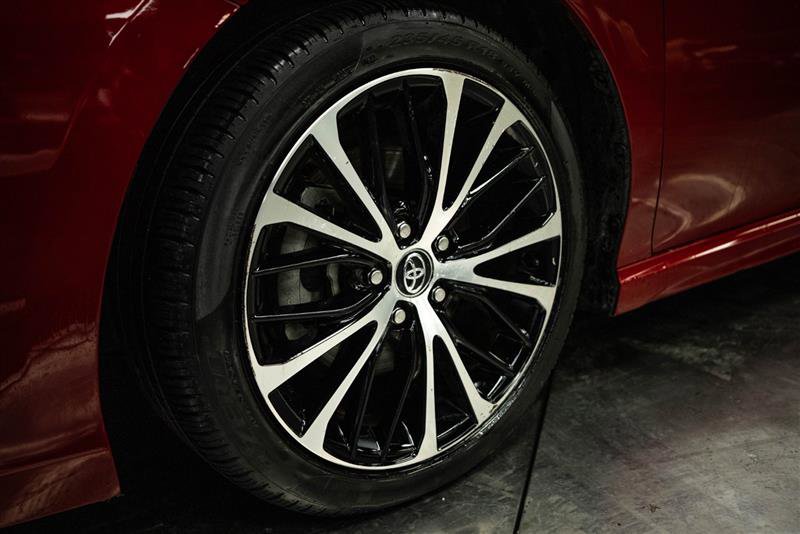 Used 2020 Toyota Camry SE w/ Carpet Mat Package image 3