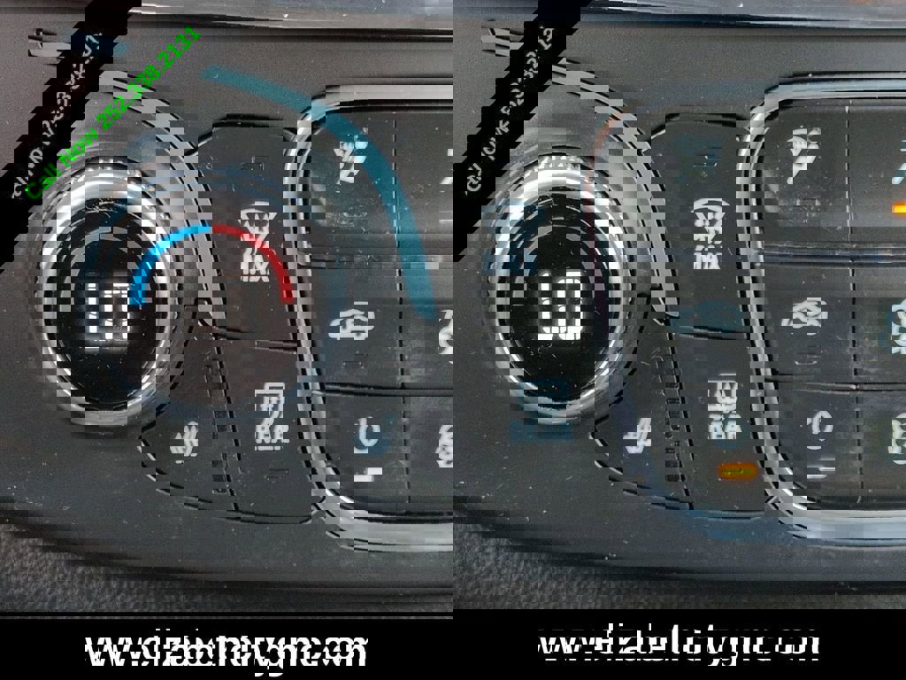 Used 2023 Chevrolet Traverse LT image 29