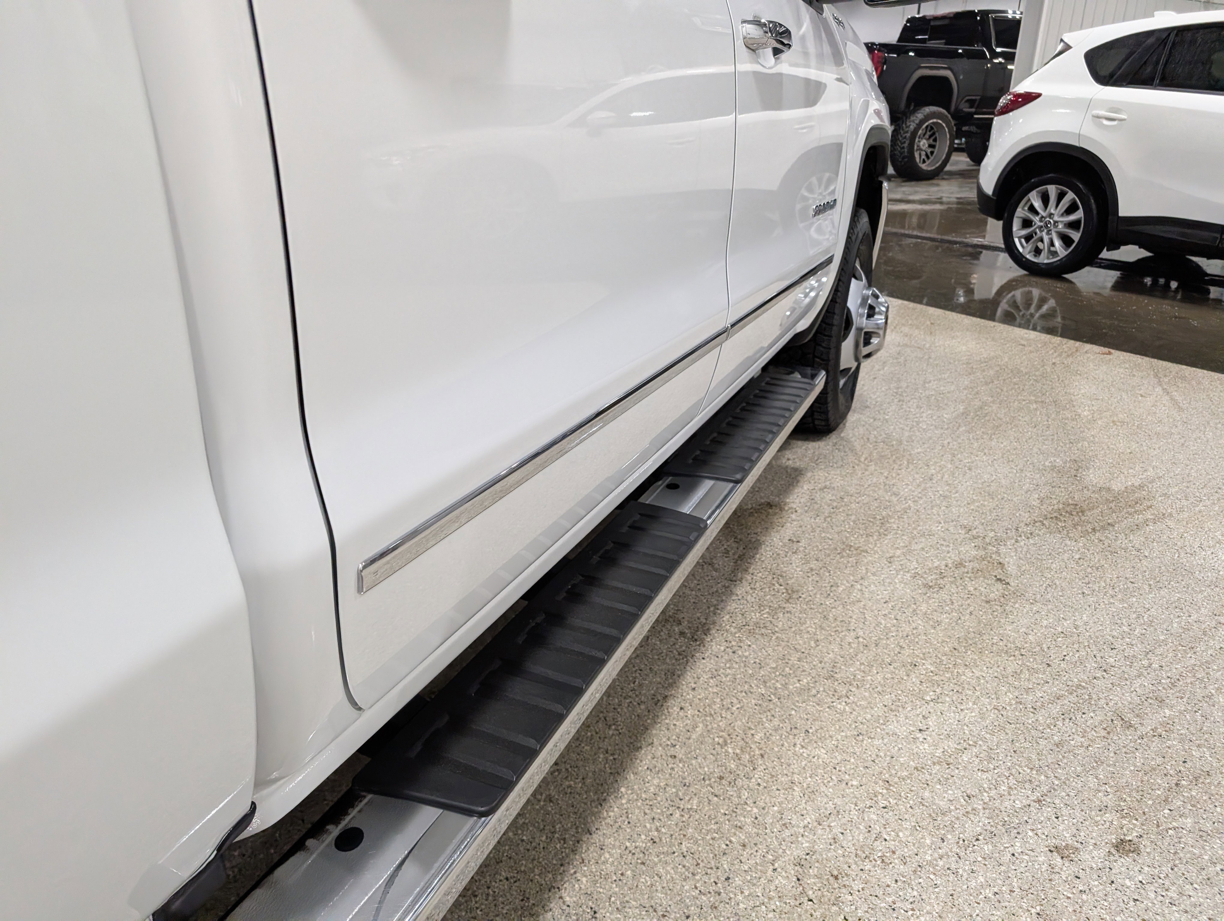 Used 2018 GMC Sierra 3500 SLT w/ Driver Alert Package AWD/4WD image 11