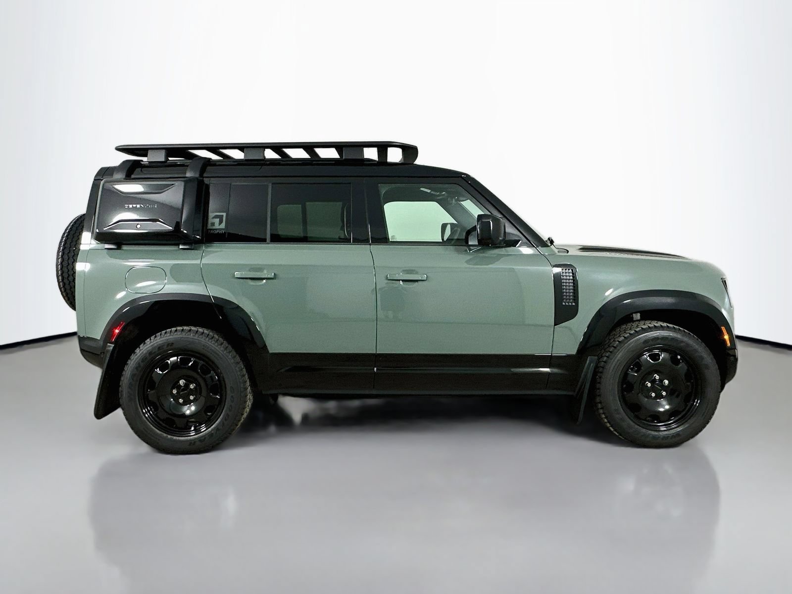 New 2026 Land Rover Defender 110 Trophy Edition AWD/4WD image 4