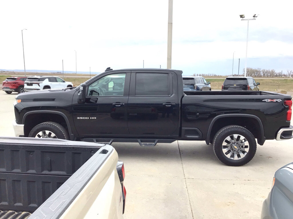 Used 2023 Chevrolet Silverado 3500 LT w/ Convenience Package AWD/4WD image 2