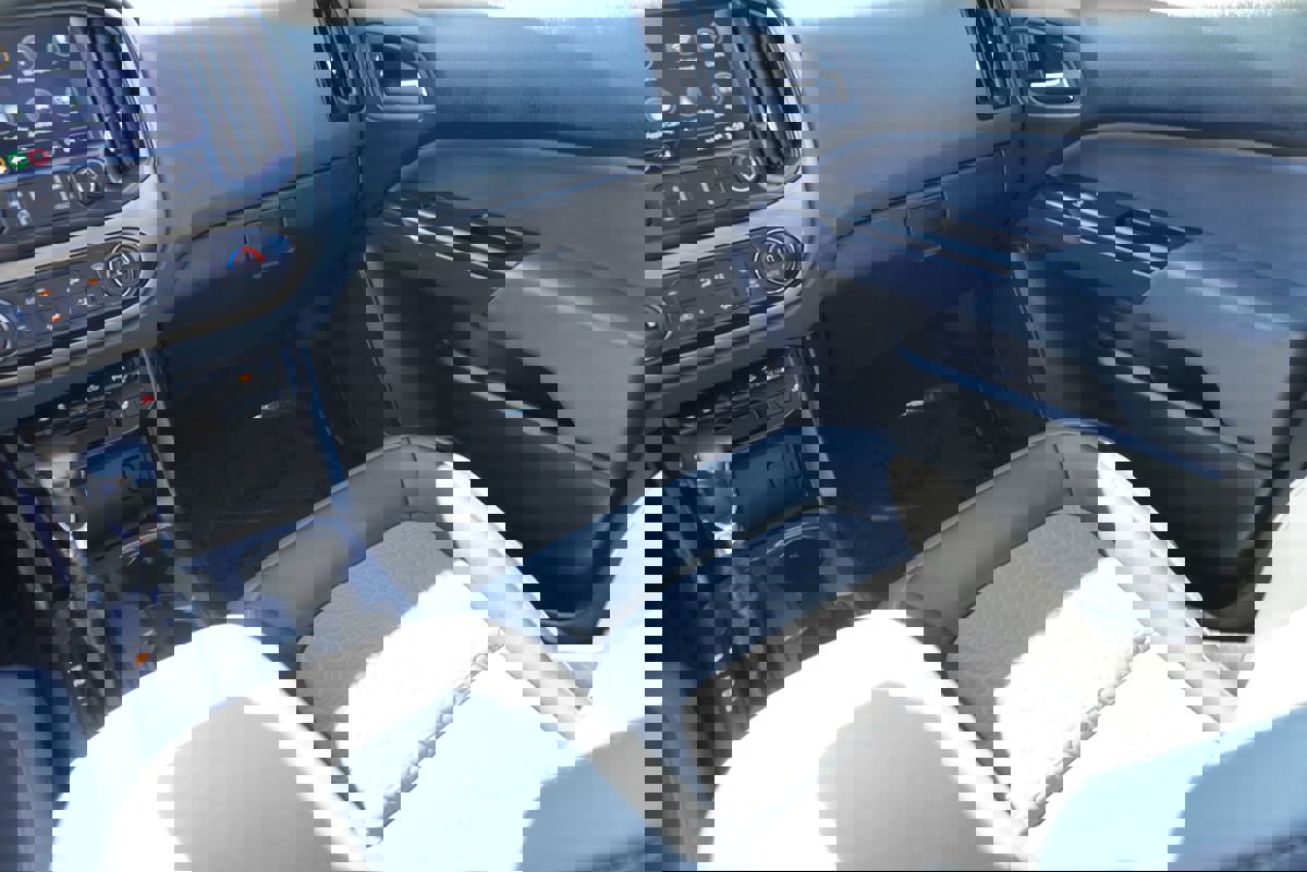 Used 2022 Chevrolet Colorado Z71 AWD/4WD image 23